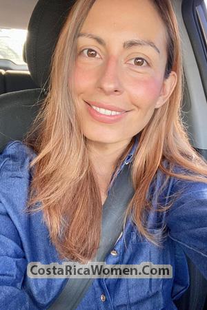 225607 - Laura Age: 37 - Costa Rica
